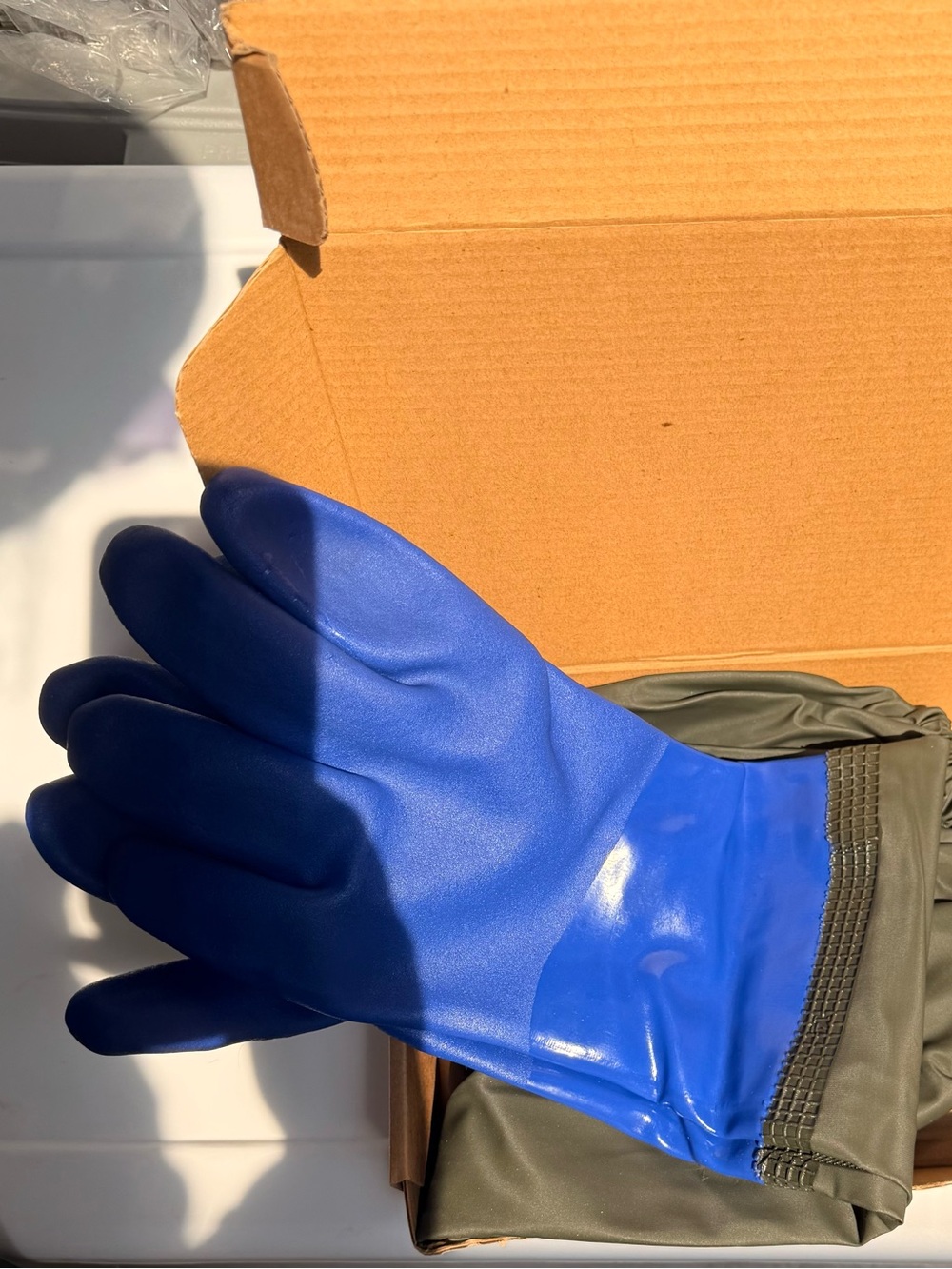 New Unused Protective Pond/Aquarium Cleaning Gloves - M